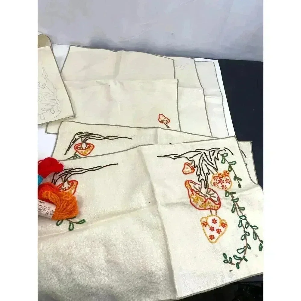 VTG Linen Embroidered Cloth Lot & Pack of Skeins Yarn Wool Guro Paternayan 42 PC